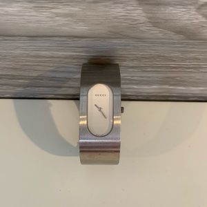 💯 Authentic Gucci Bangle watch